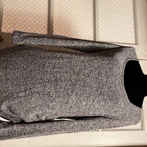 Belly by Design lightweight knit long sleeve top 2/$10🌲